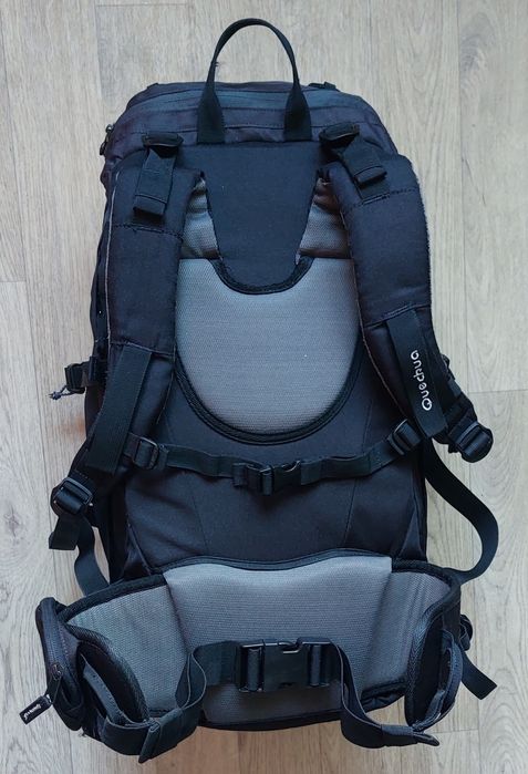 Рюкзак б/у спортивный FORCLAZ 50L, с дождевиком.
