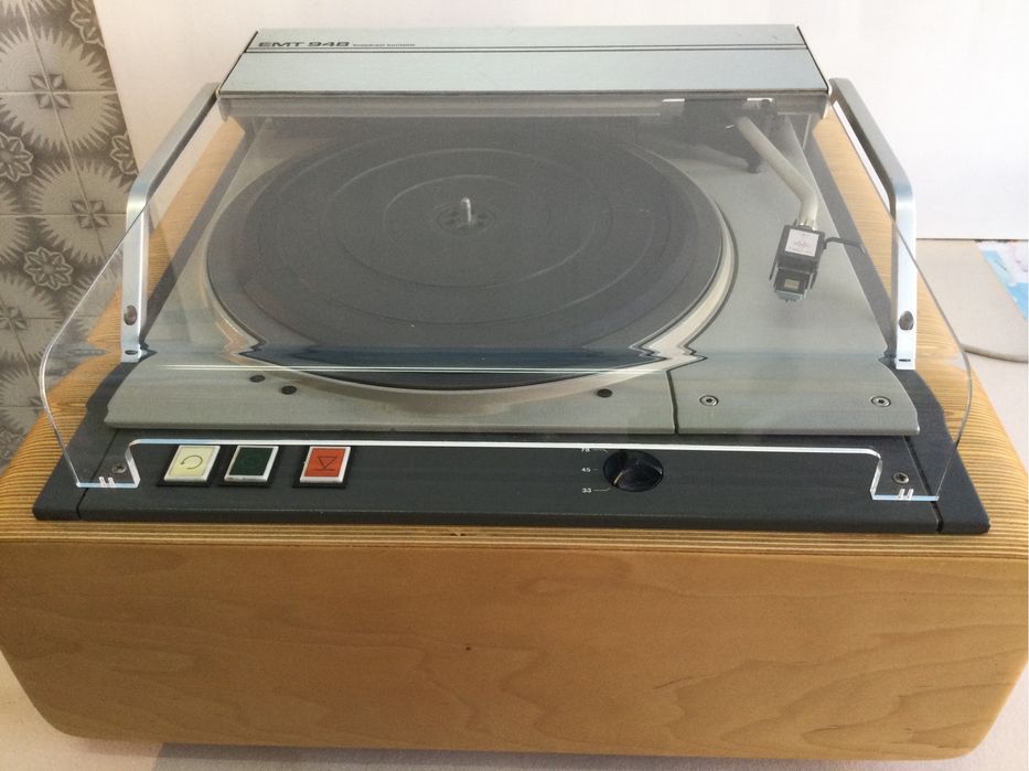 Gira discos EMT 948.