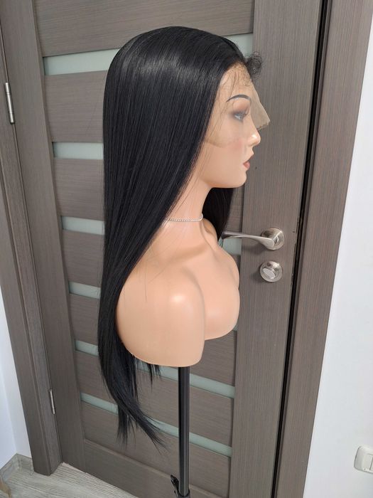 Peruca longa preta com renda