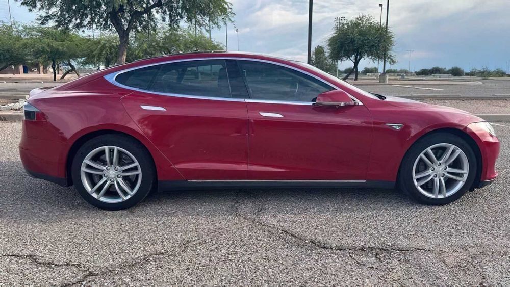 Tesla Model S 85      2014