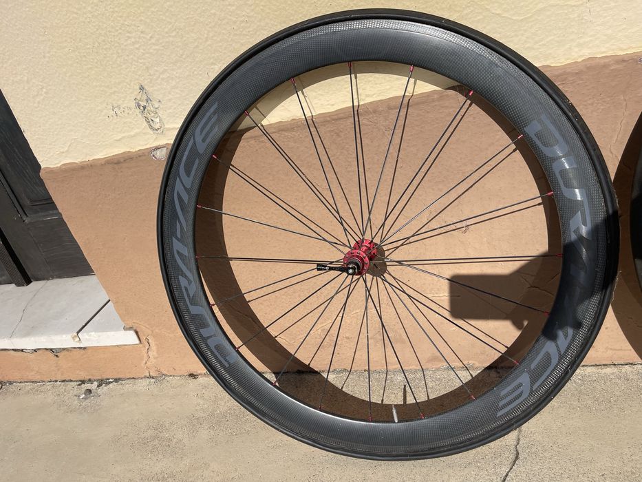 Rodas de estrada em Carbono Dura Ace com cassete e pneus