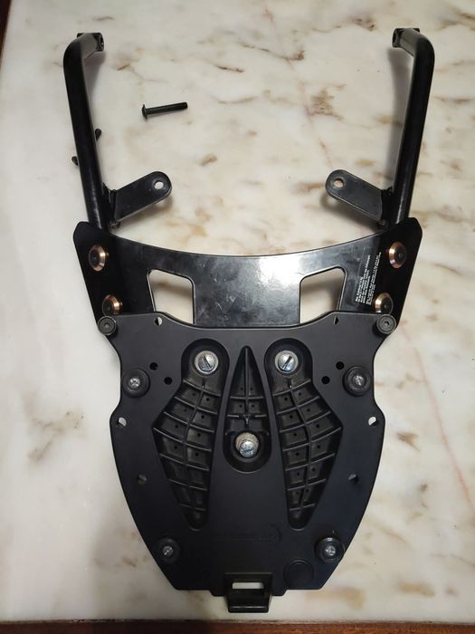 Material Hayabusa 2gen  Escapes, luz traseira, suporte para top case e malas laterais givi