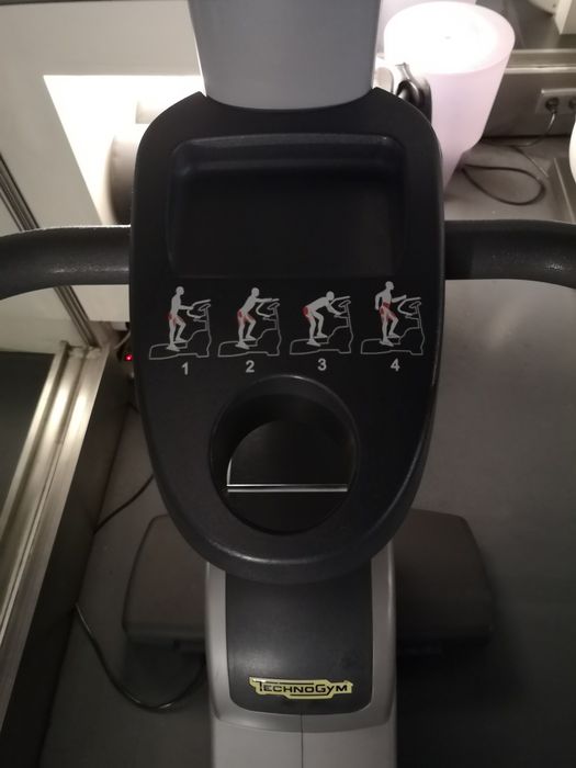Elíptica Cardio Wave Technogym c/ ecrã video