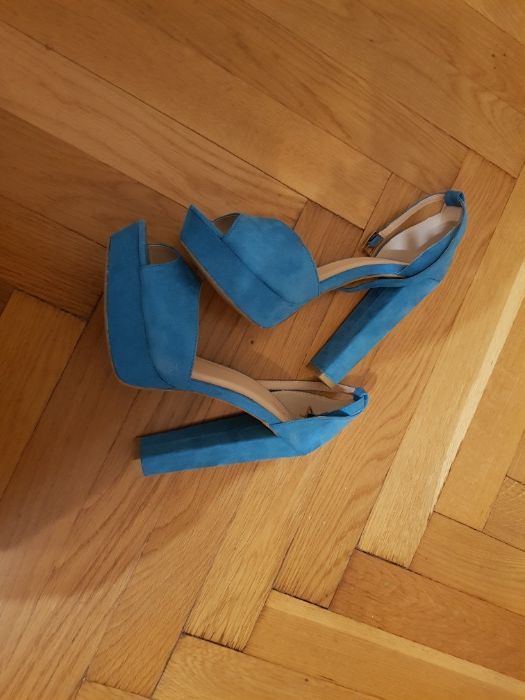 Sandałki na słupku Vices