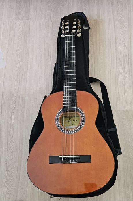 Gitara klasyczna marki Ever Play, model EV-122 z serii Iga.