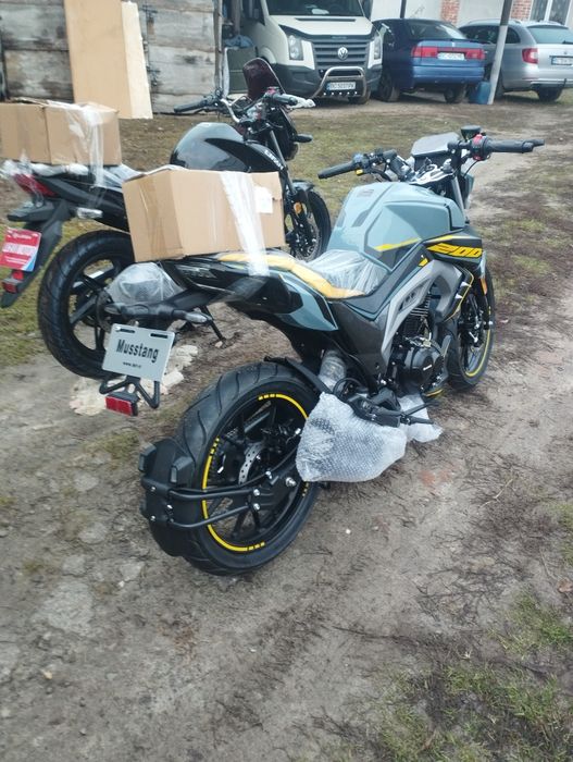 Мустанг СТ-200..