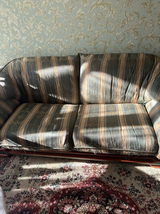 Продам два крісла і диван