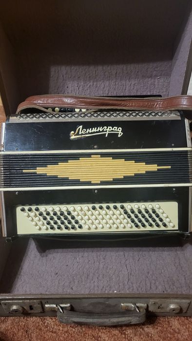 Продам баян ЛЕНИНГРАД