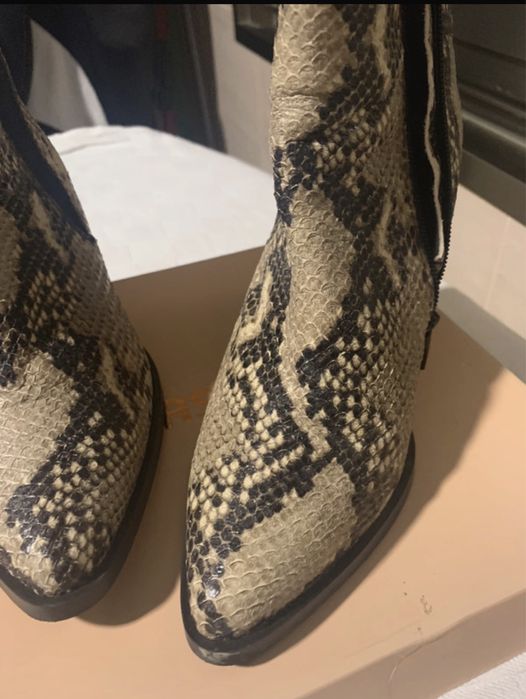 Botas de cano pelo tornozelo marca Foreva tamanho 36