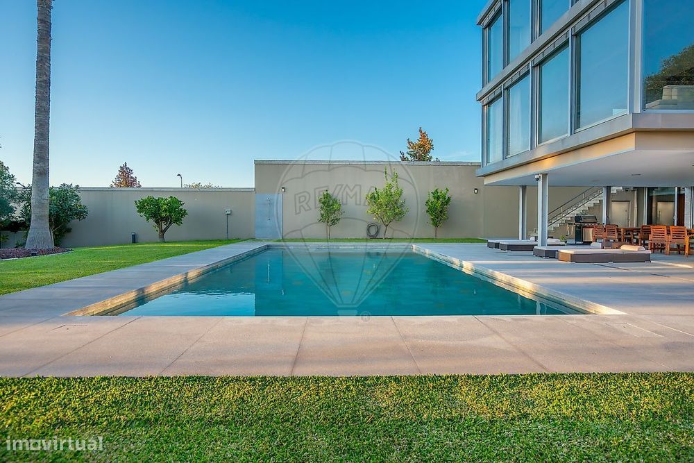 Moradia de Luxo com Vista Panorâmica em Braga
