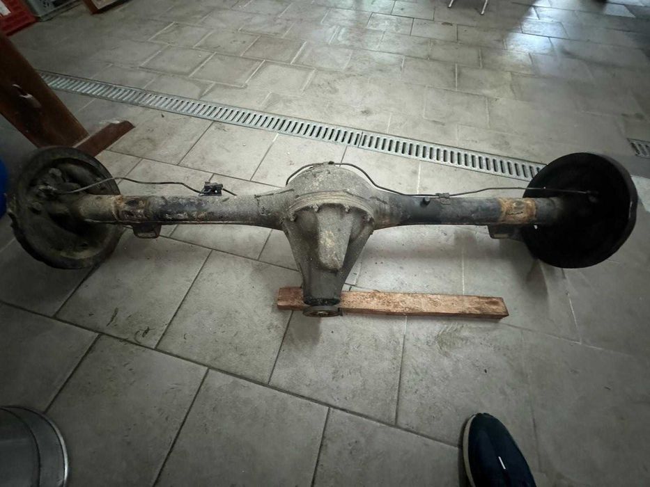 Eixo traseiro completo Nissan 720 (Pickup)