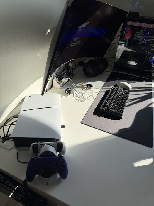 Ps5 z napędem + 2 pady + adapter