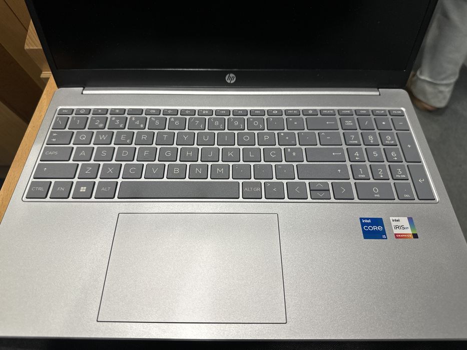 computador HP totalmente novo