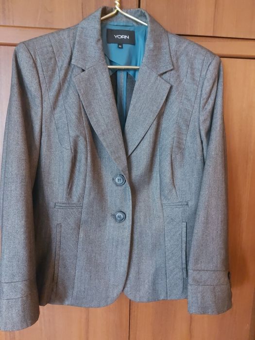 Продам 2 фірмові піджака.