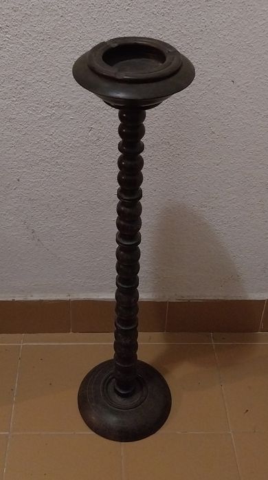 Cinzeiro pau preto alto