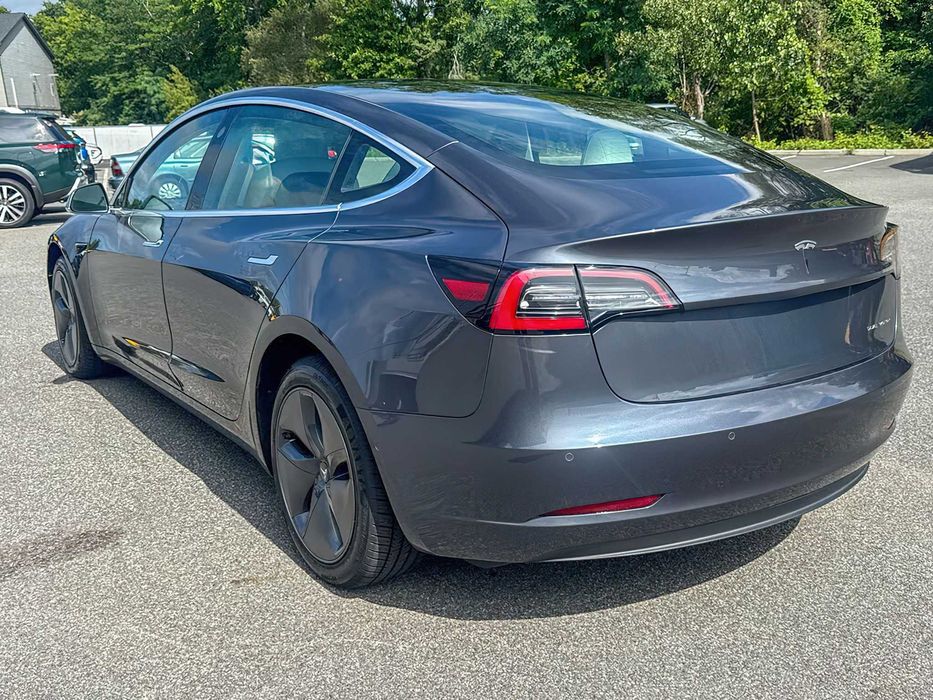 Tesla Model 3 Long Range      2019