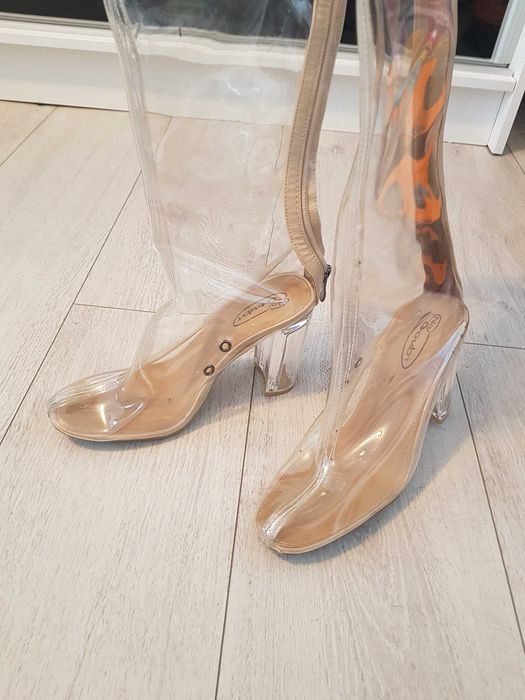 Wysokie przeźroczyste kozaki na obcasie jak Kim Kardashian