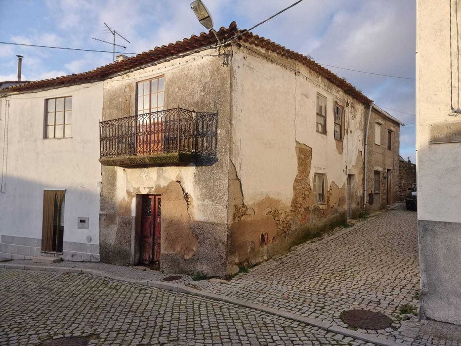Vende-se Casa Antiga