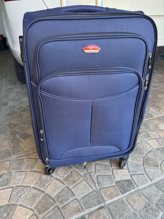 Walizka granatowa na kółkach Suitcase