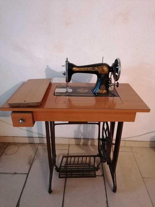 Máquina costura Singer antiga