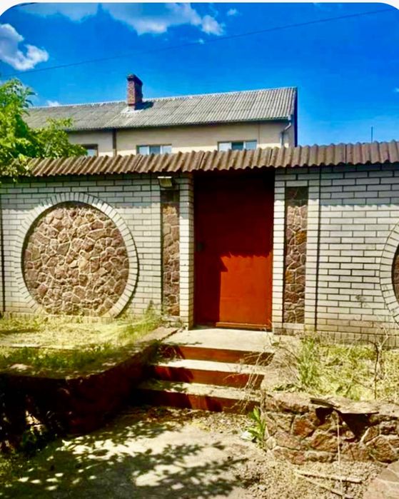 Продаж будинку 650 кв.м. Стоянка, 6 км. від Києва.