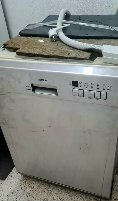 Máquina de levar loiça Siems com aquastop