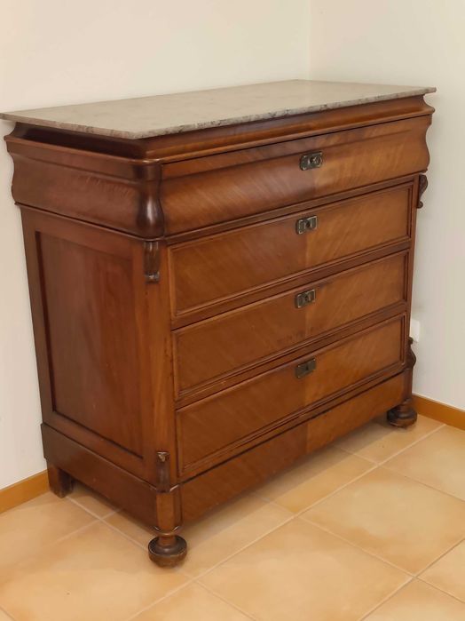 Cómoda - Grande com pedra mármore de 5 gavetas