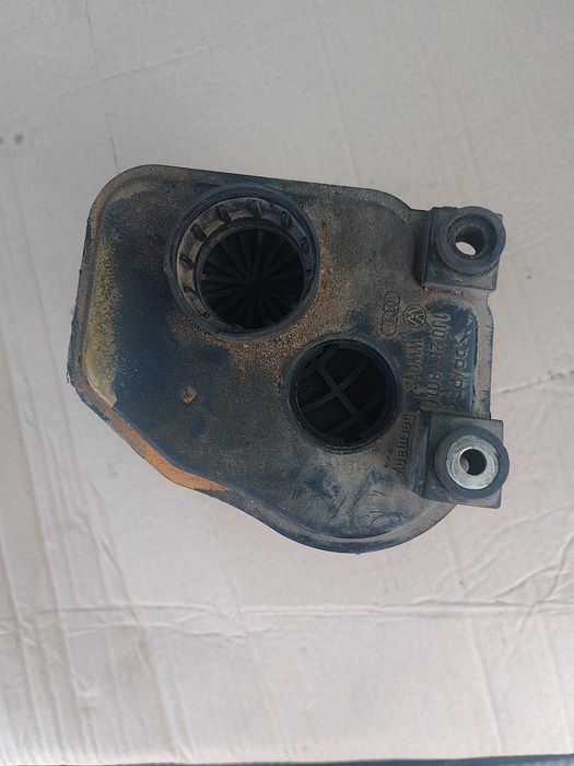 Бачок абсорбера Гольф 4