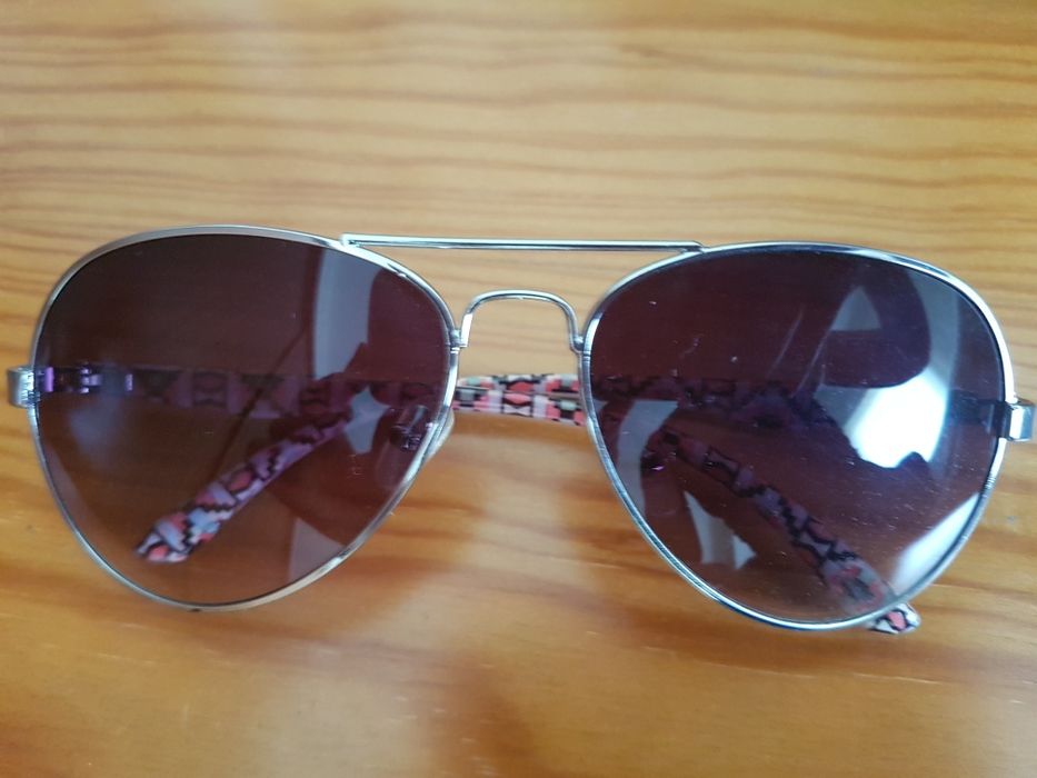 Óculos de sol armação fina