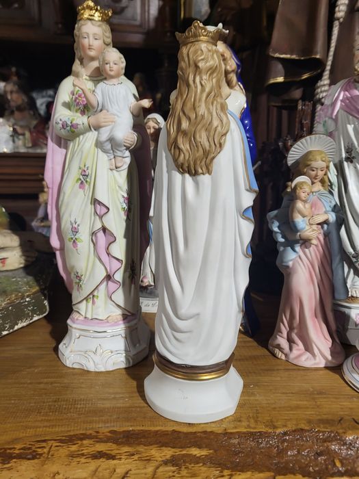 Biskwit Matka Boża Królowa Maryja