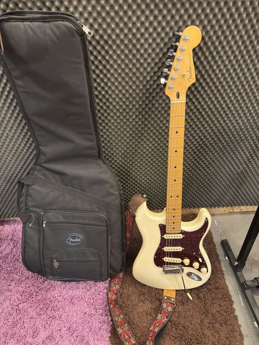 Fender stratocaster player plus