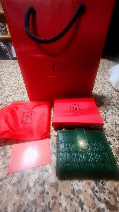 Carteira Carolina Herrera em pele nova