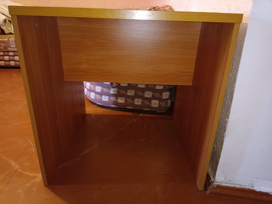 Продам стол квадратный