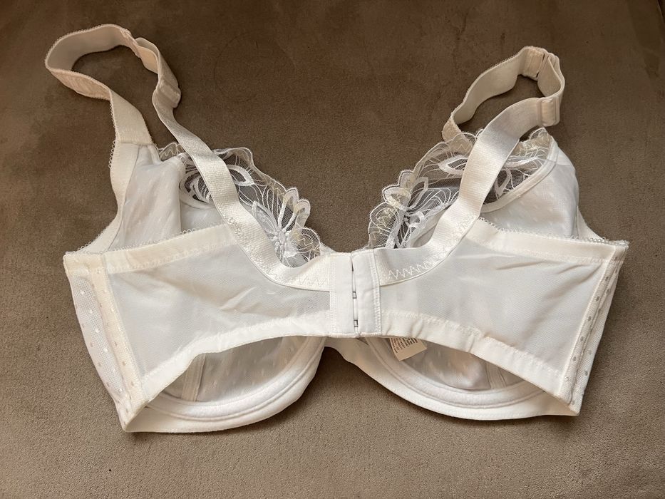 Triumph biały nowy stanik koronka 85g