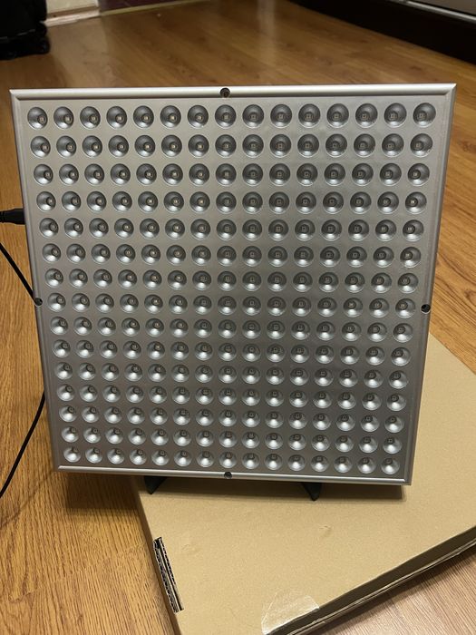 LED панель Red Light Therapy 660nm для світлотерапії та відновлення