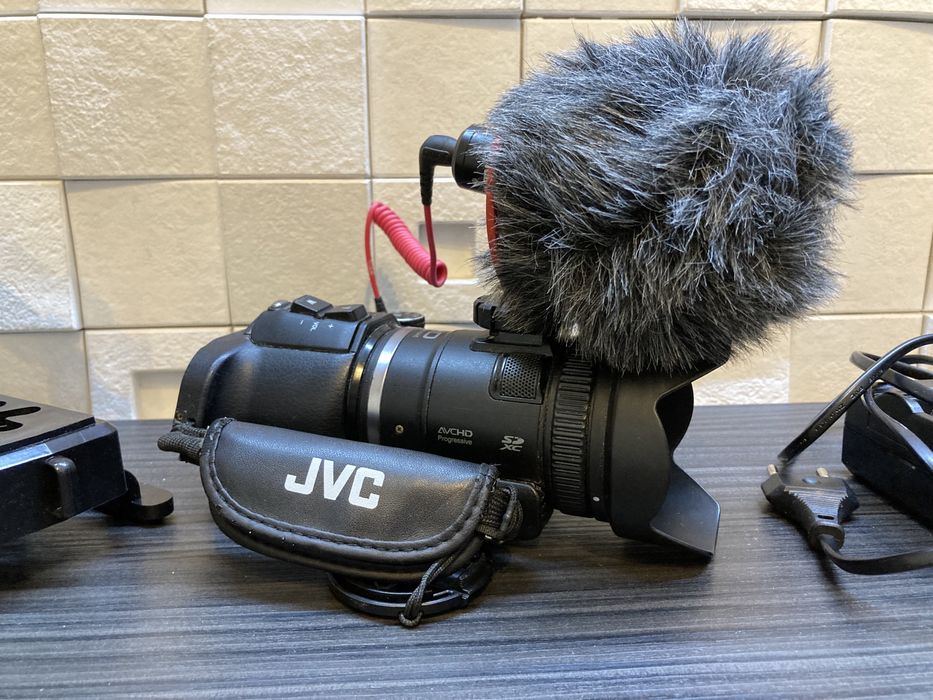 Full HD, kamera JVC PC 100, wi-fi