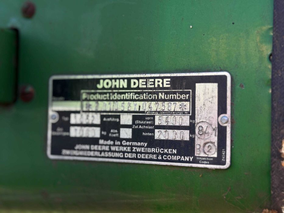 Комбайн John Deere 1052
