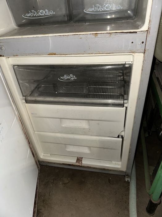 Продам холодильник Snaige