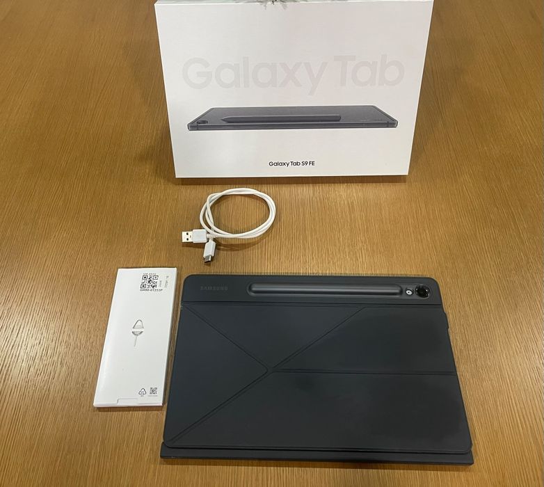 Samsung tab s9 Fe + extras