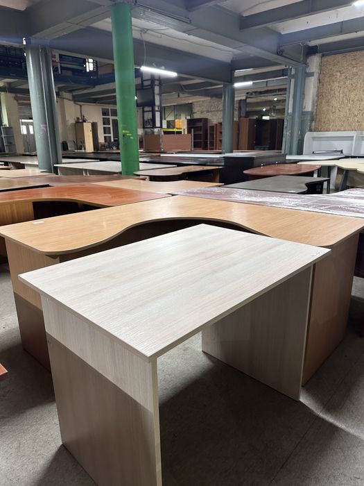 Стіл офісний , столи , тумби , шафи , крісло , стілець