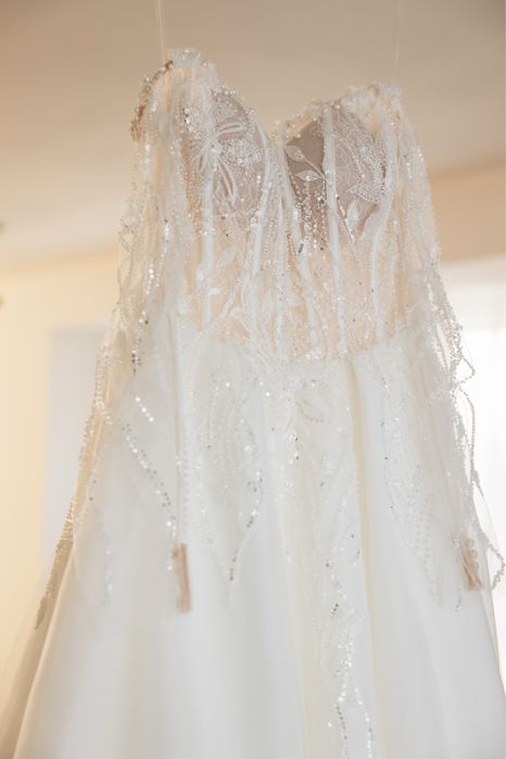 Продається весільна сукня