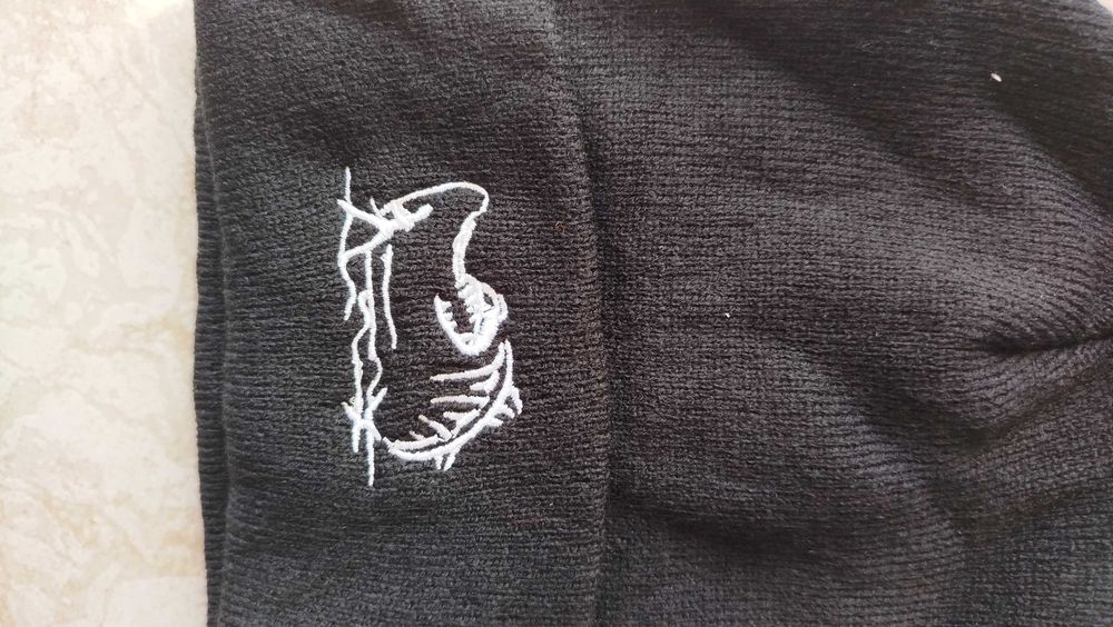 Gorros para a pesca motivos bordados preto e rosa