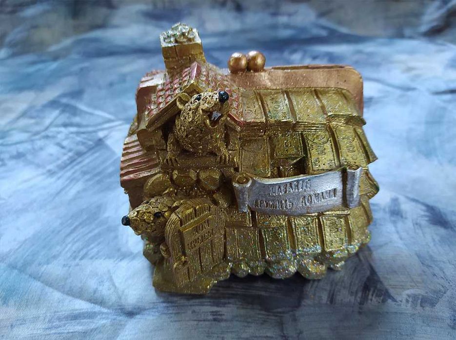 Копилка домик-кошелек с фигурками мышей Амулет для денежной удачи