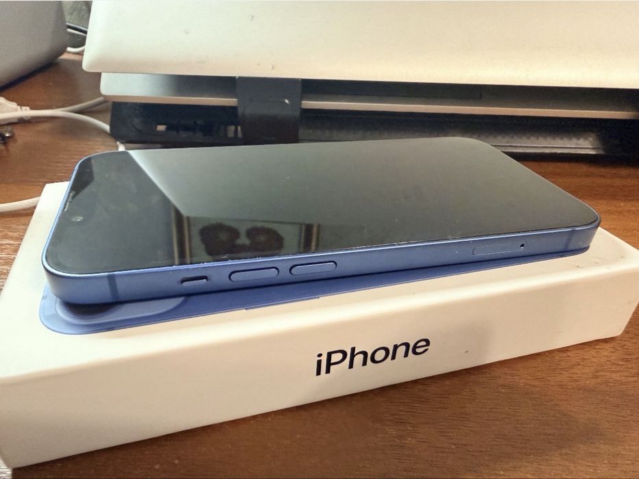 Телефон Iphone 13 apple