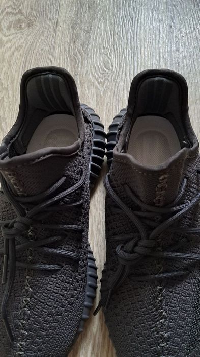 Кросівки Yeezy Boost дуже високої якості! 
Розмір по устілці 24.5см.
