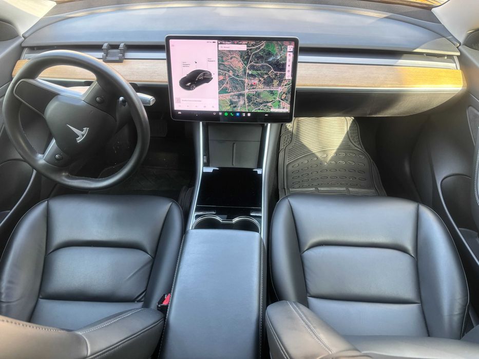 Tesla Model 3 — fotografia 3