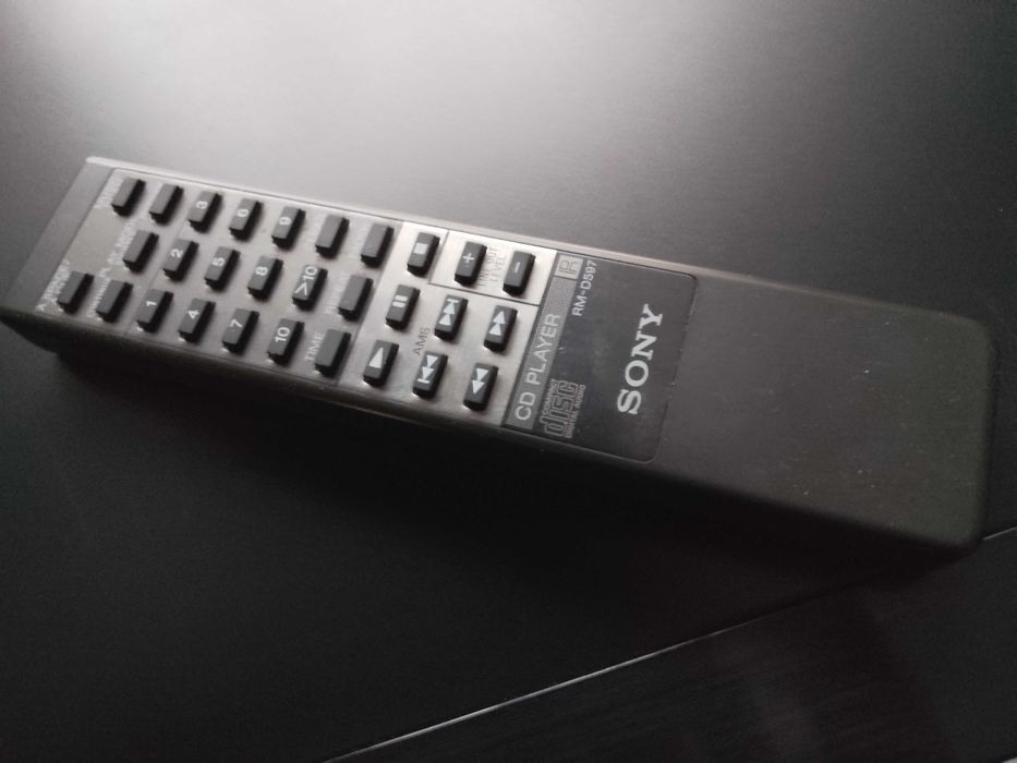 CD Sony cdp-395. Pilot sprawny w 100%.  stan bardzo dobry.