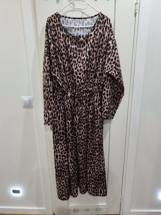 Sukienka panterka plus size