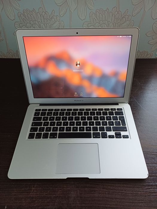 Продам MacBook  Air Model:1466