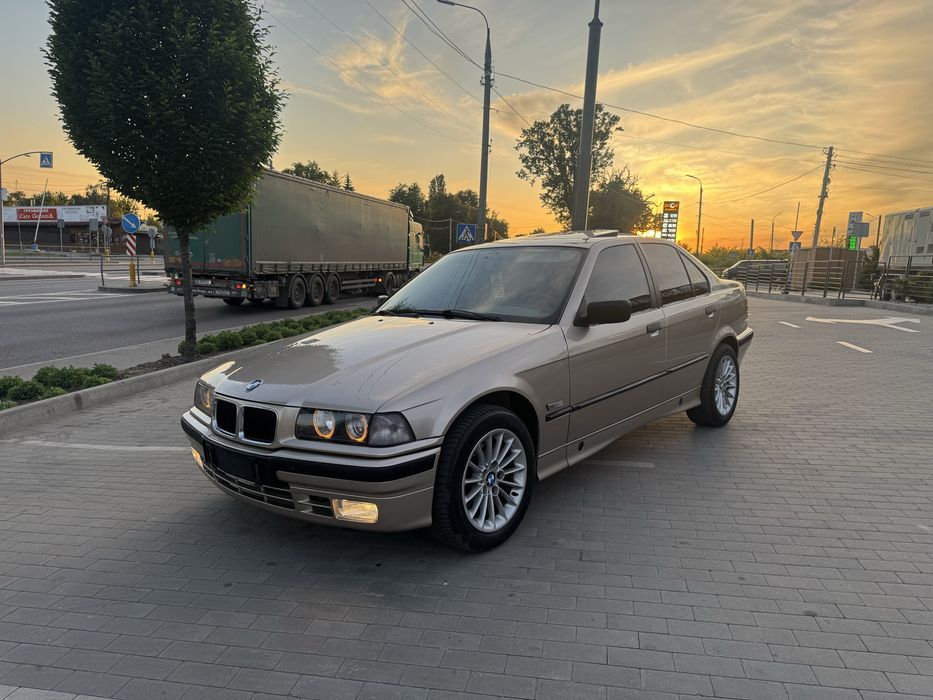 Bmw e36 320i.